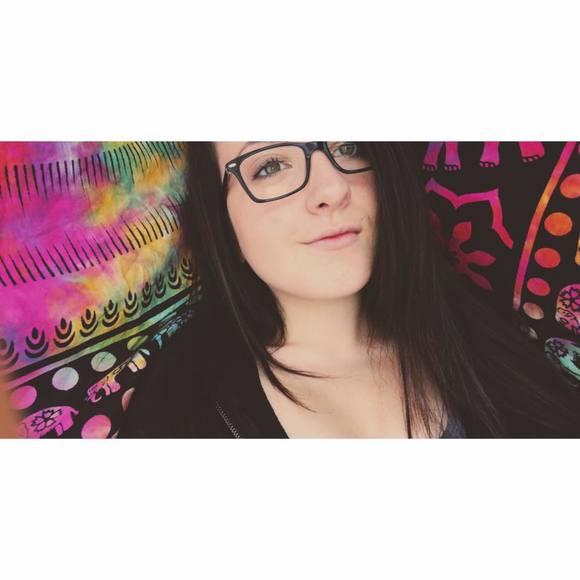 Meet your Posher, Sarah - Picture 1 of 1